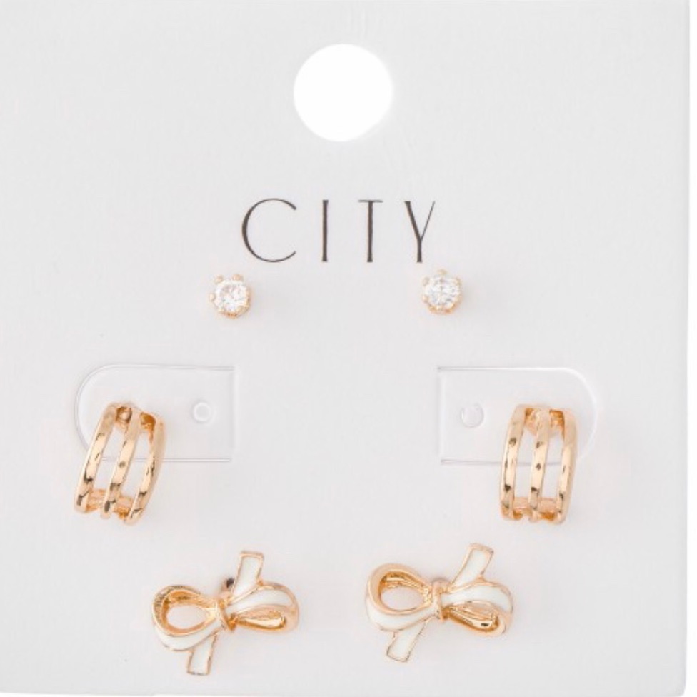 Stud Earrings 8$